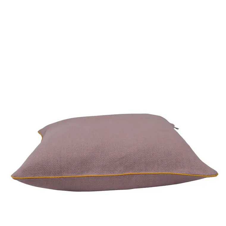 COJIN - LINO LAVANDA CON VIVO MOSTAZA (50 X 50 CM) 2