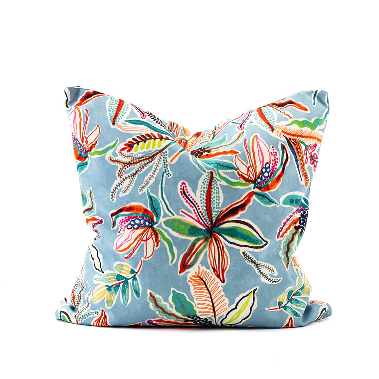 COJIN - OUTDOOR FLORES FONDO CELESTE VIVO CREMA (60 X 60 CM) 1