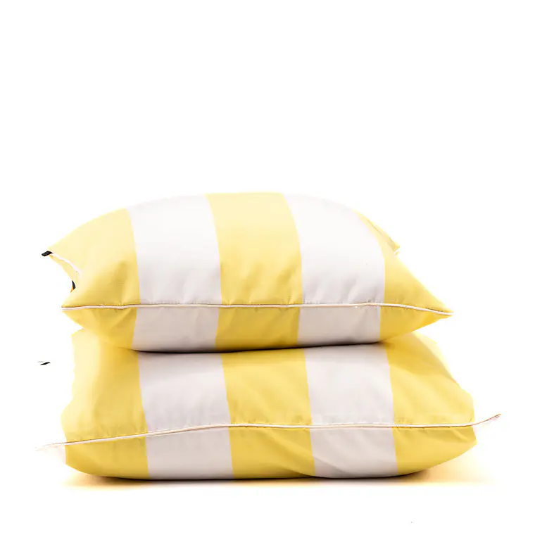 COJIN - SUNBRELLA FRANJAS BLANCO CON AMARILLO VIVO CREMA (60 X 60 CM) 2