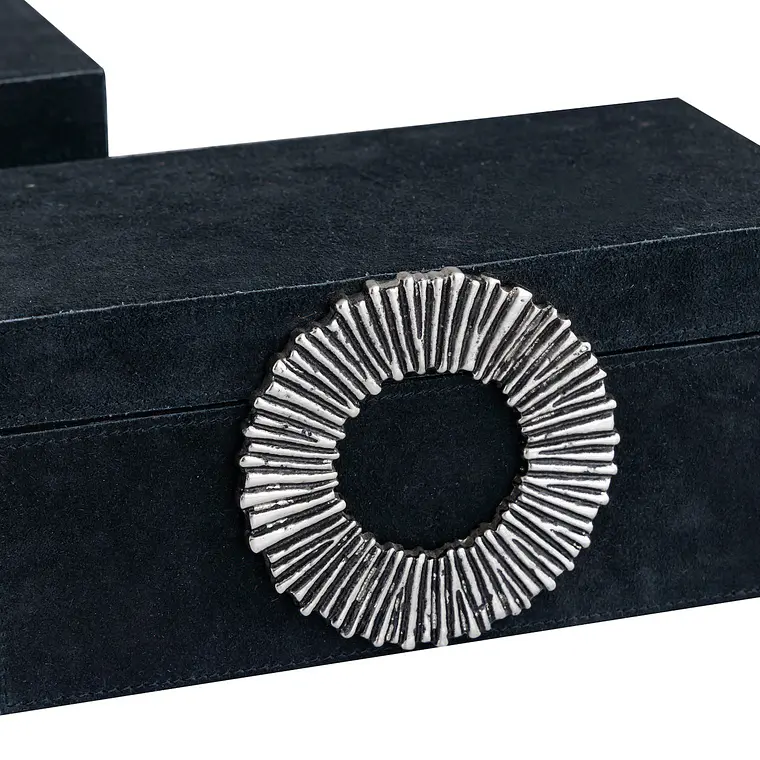 CAJA GAMUZA NEGRA CON ASA PLATEADA L (36L X 25P X 13H CM) 2