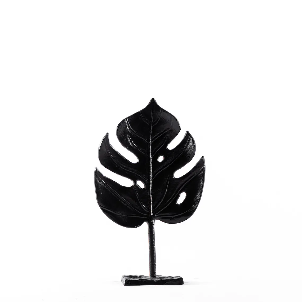 ESCULTURA HOJA EN BASE NEGRA DECORACIÓN MODERNA Y SOFISTICADA (39H X 23A X 7P CM) 1