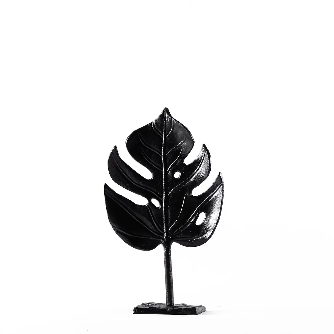 ESCULTURA HOJA EN BASE NEGRA DECORACIÓN MODERNA Y SOFISTICADA (39H X 23A X 7P CM) 2