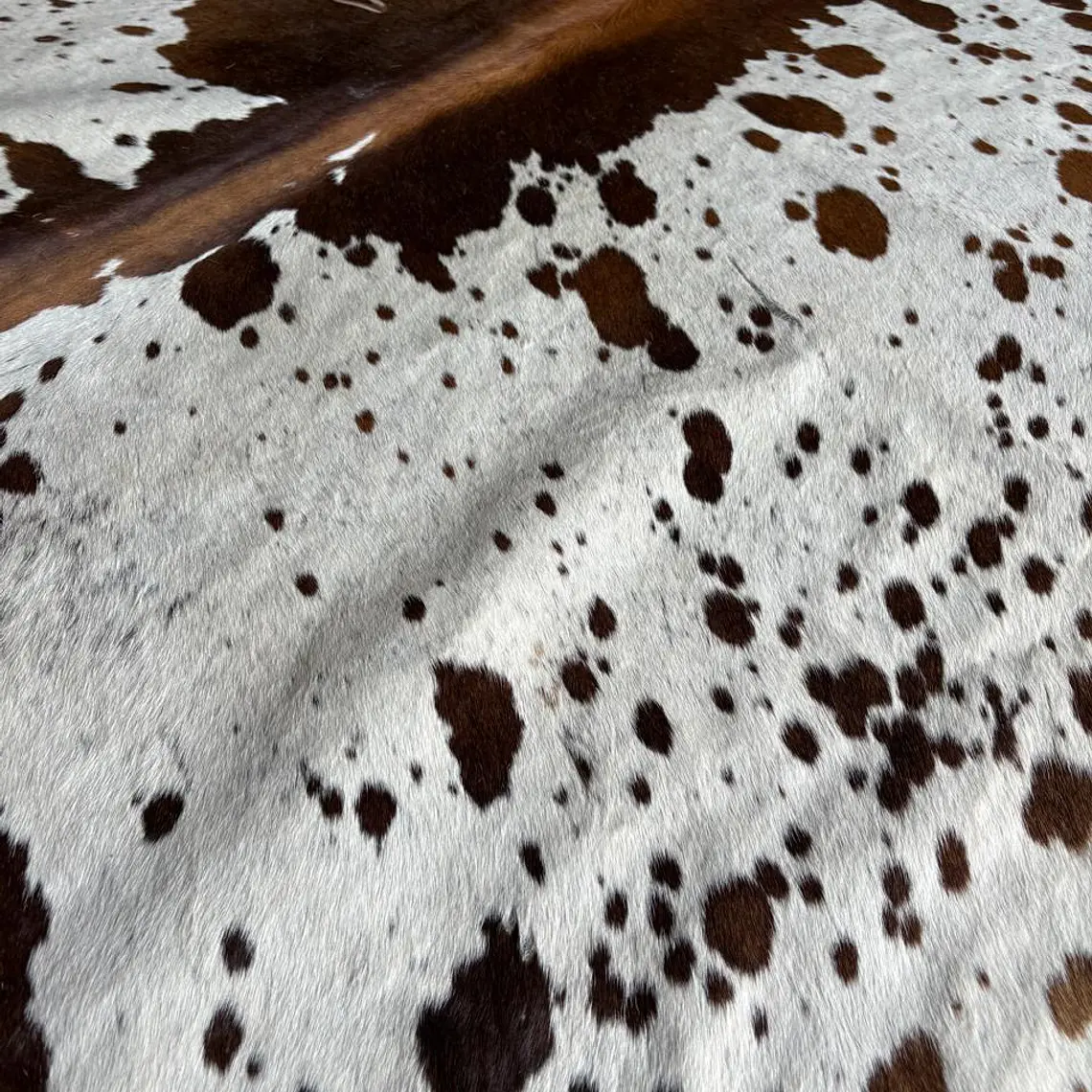ALFOMBRA - CUERO DE VACA MANCHAS (250L X 200A CM APROX) 4