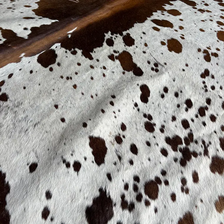 ALFOMBRA - CUERO DE VACA MANCHAS (250L X 200A CM APROX) 4