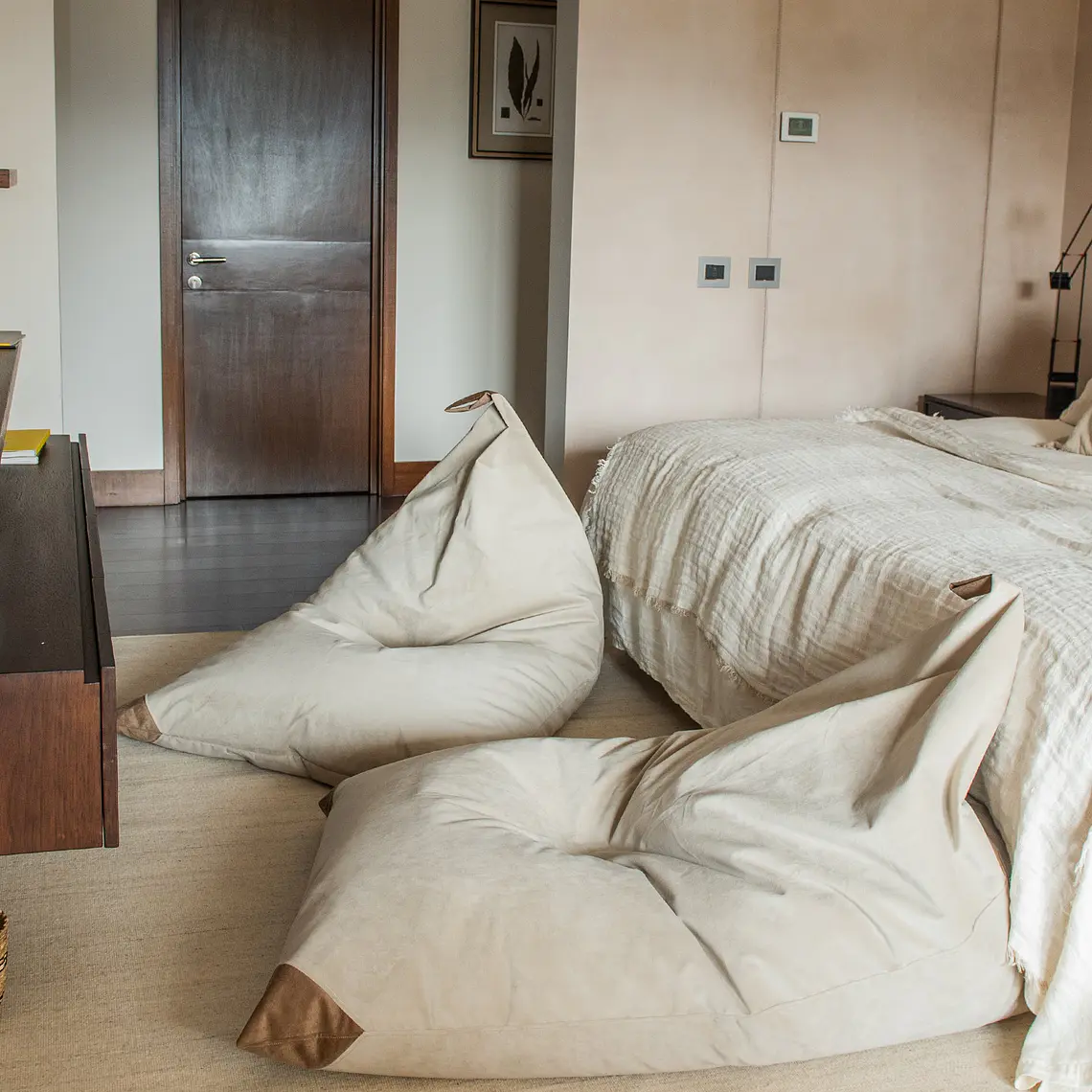 PUFF TRIANGULAR VELVET BEIGE 90×130 PUF 3