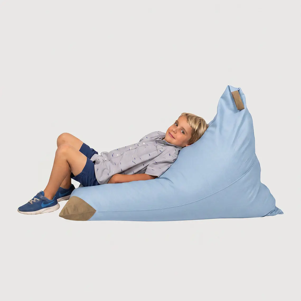 PUFF TRIANGULAR PARA NIÑOS PUF - CELESTE CON PUNTA CAMEL (80 × 110 CM) 2