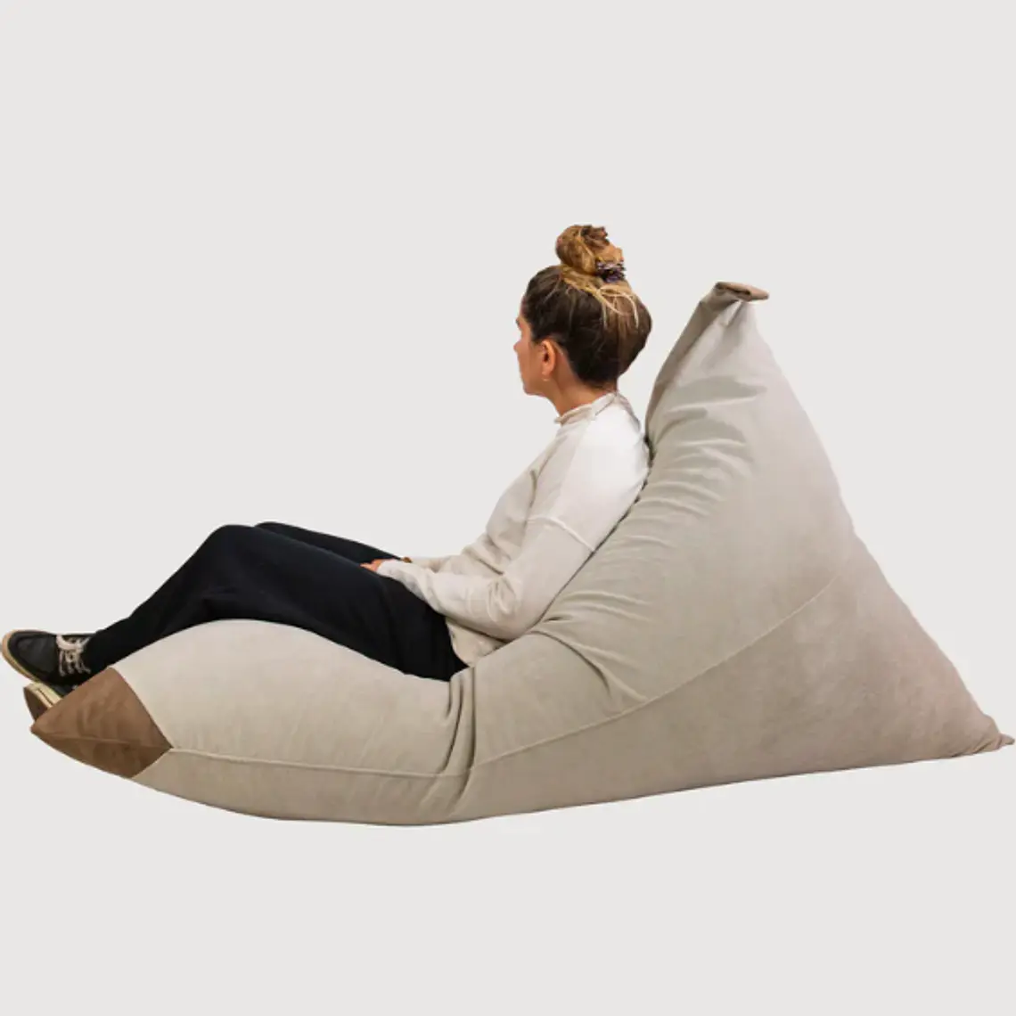 PUFF TRIANGULAR VELVET BEIGE 90×130 PUF 5