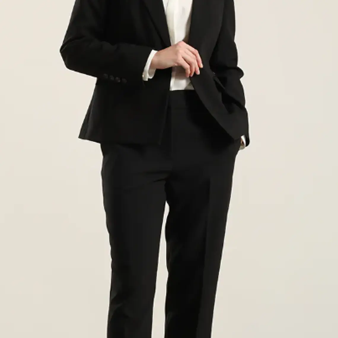 BLAZER BASICO ENTALLADO NEGRO/TALLA 42 1