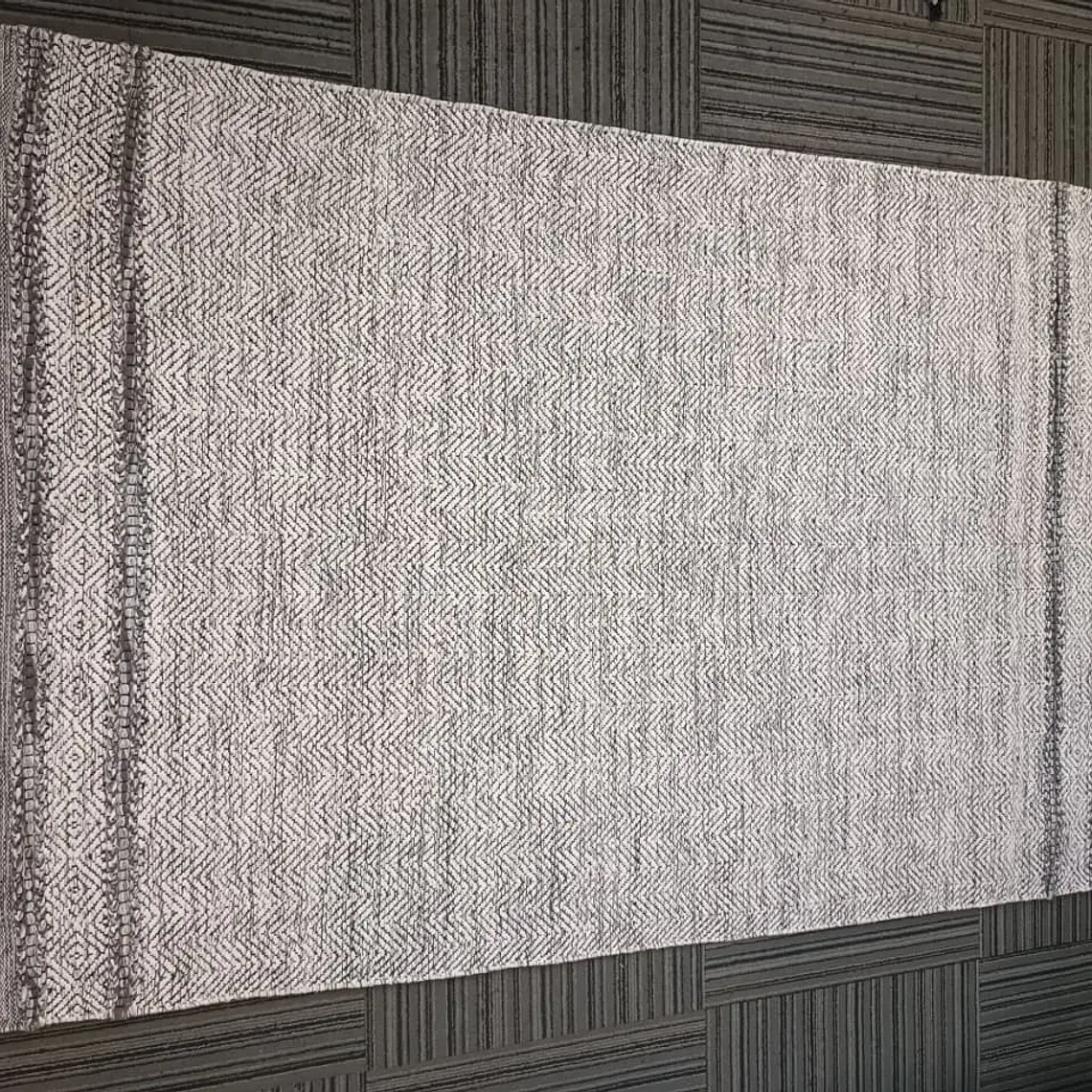 CHOTI FIGURAS GRIS/BLANCO (1,2 X 1,8 MTS) 2