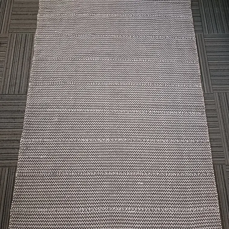 CHOTI PUNTOS GRIS/BLANCO (1,5 X 2,1 MTS) 2