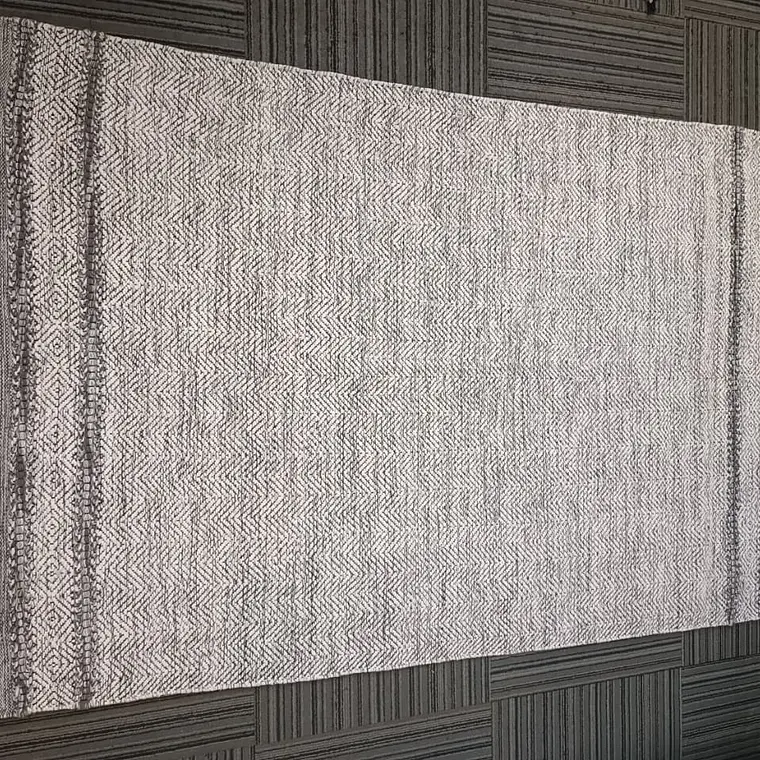 CHOTI FIGURAS GRIS/BLANCO (1,5 X 2,1 MTS) 2