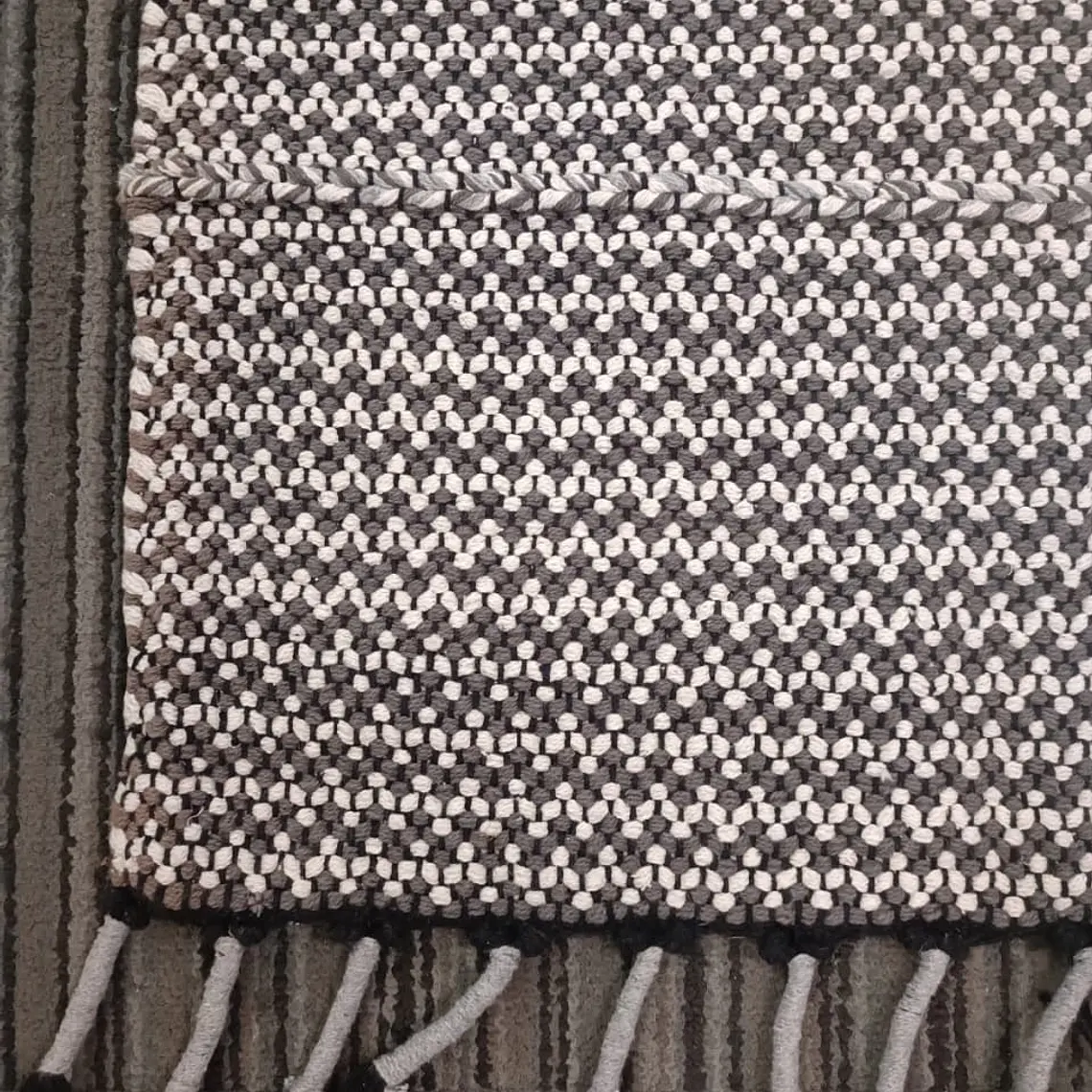 CHOTI PUNTOS GRIS/BLANCO (1,5 X 2,1 MTS) 3