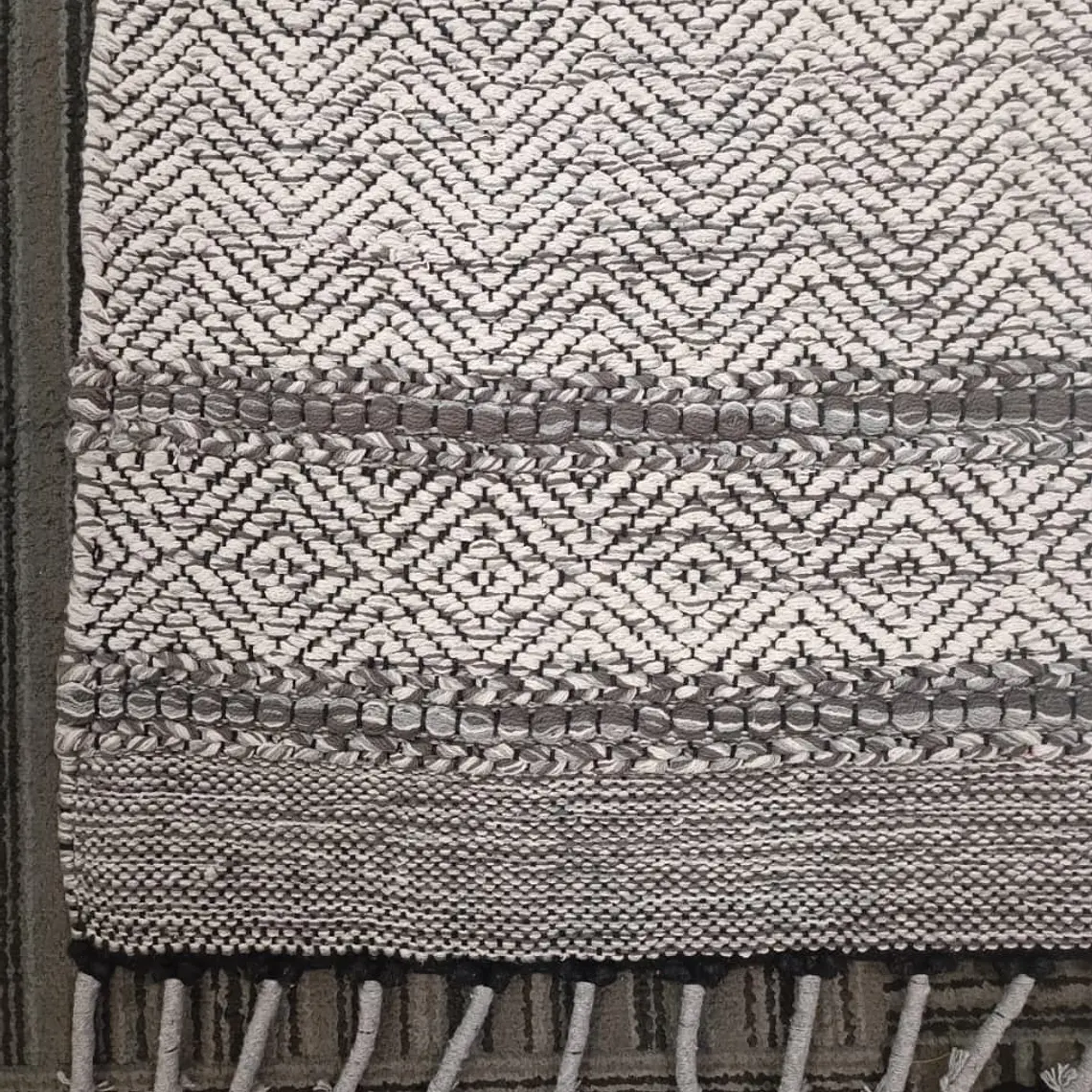 CHOTI FIGURAS GRIS/BLANCO (1,2 X 1,8 MTS) 3