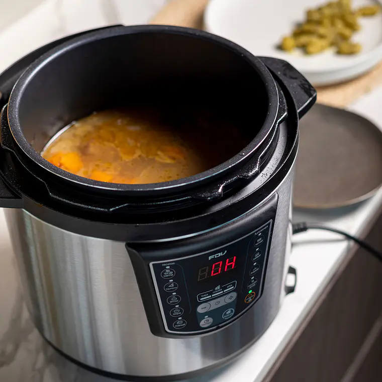 MULTICOOKER FDV COSMO (6 LTS) 15