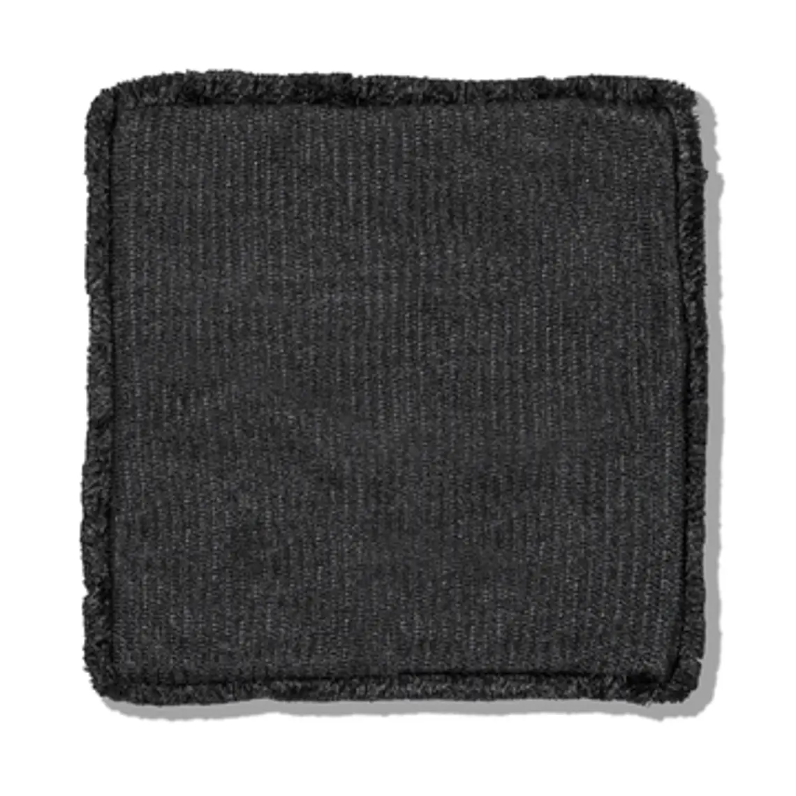 FUNDA DE COJIN DE RAFIA NEGRO CON FLECOS (45 X 45 CM) 1