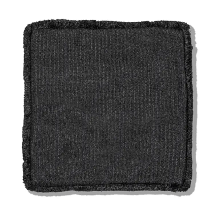 FUNDA DE COJIN DE RAFIA NEGRO CON FLECOS (45 X 45 CM) 1