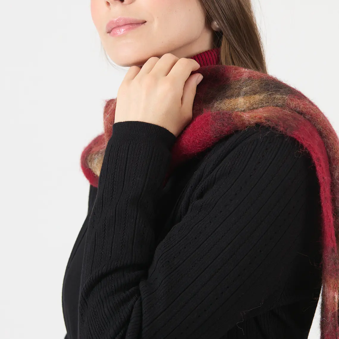 TEJIDO NEGRO  CUELLO REGULAR (TALLAS M y L) 4