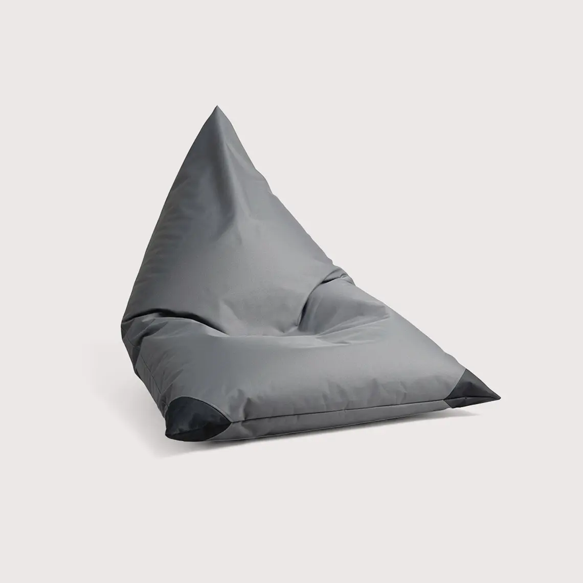 PUFF TRIANGULAR TERRAZA Y EXTERIOR - GRIS OSCURO / NEGRO  5