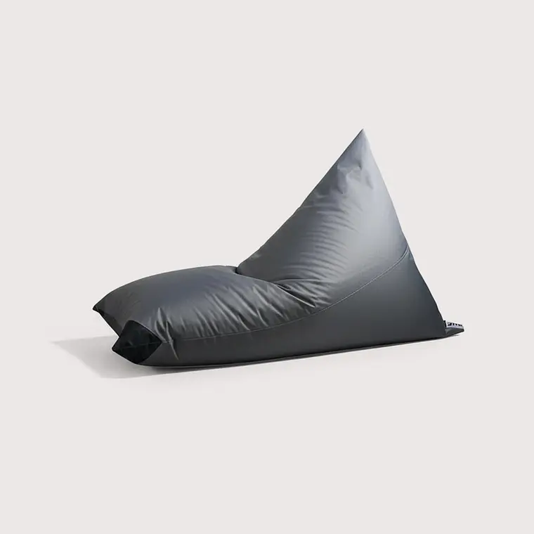 PUFF TRIANGULAR TERRAZA Y EXTERIOR - GRIS OSCURO / NEGRO  6