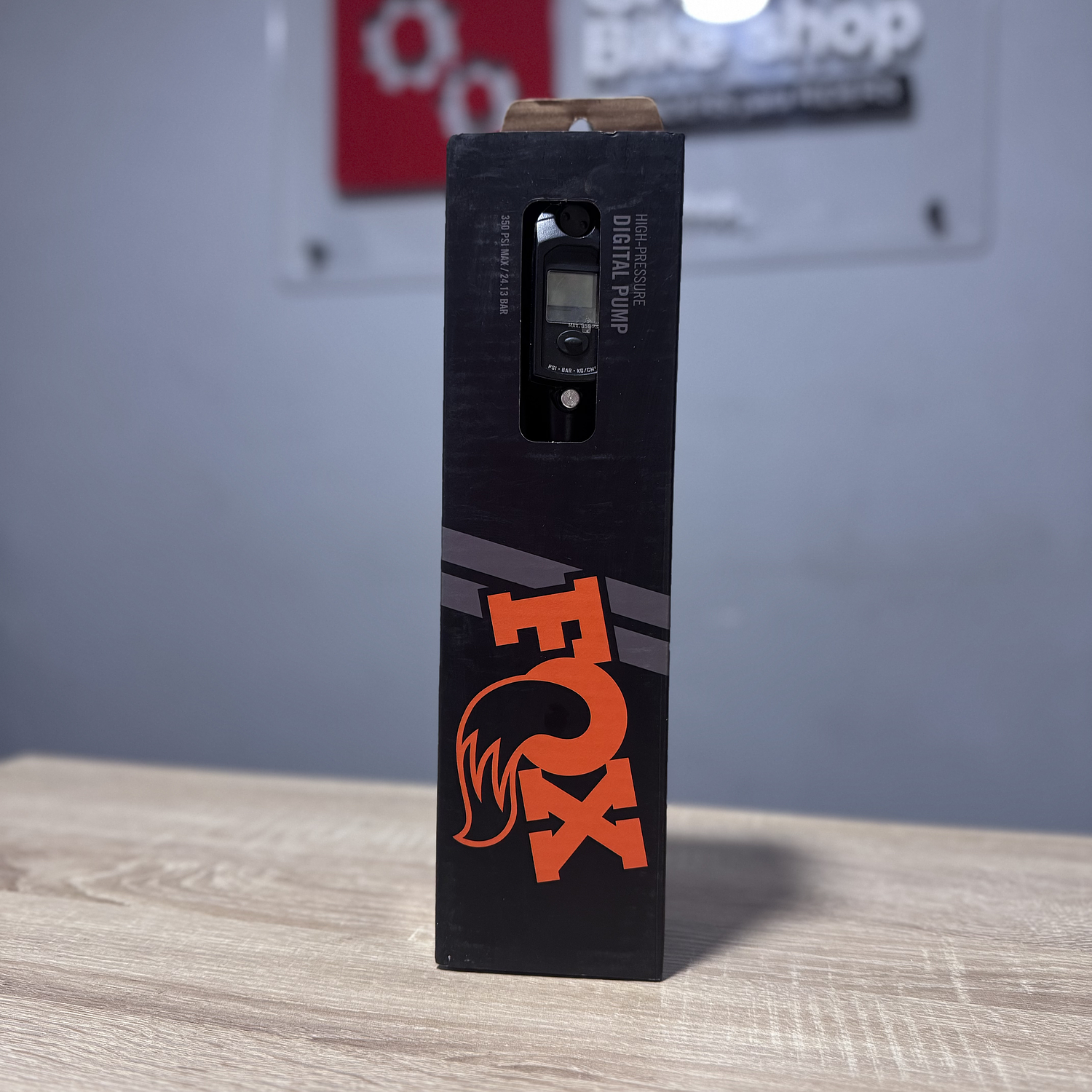 BOMBÍN FOX DE SUSPENSIÓN - 350 psi digital 1