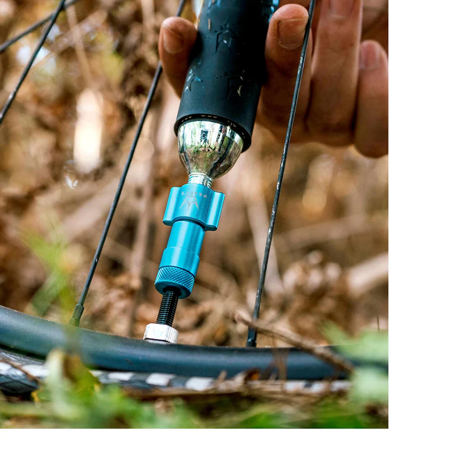 KIT PEATY'S CO2 PARA INFLADO DE NEUMÁTICOS - 16 g. Celeste 5