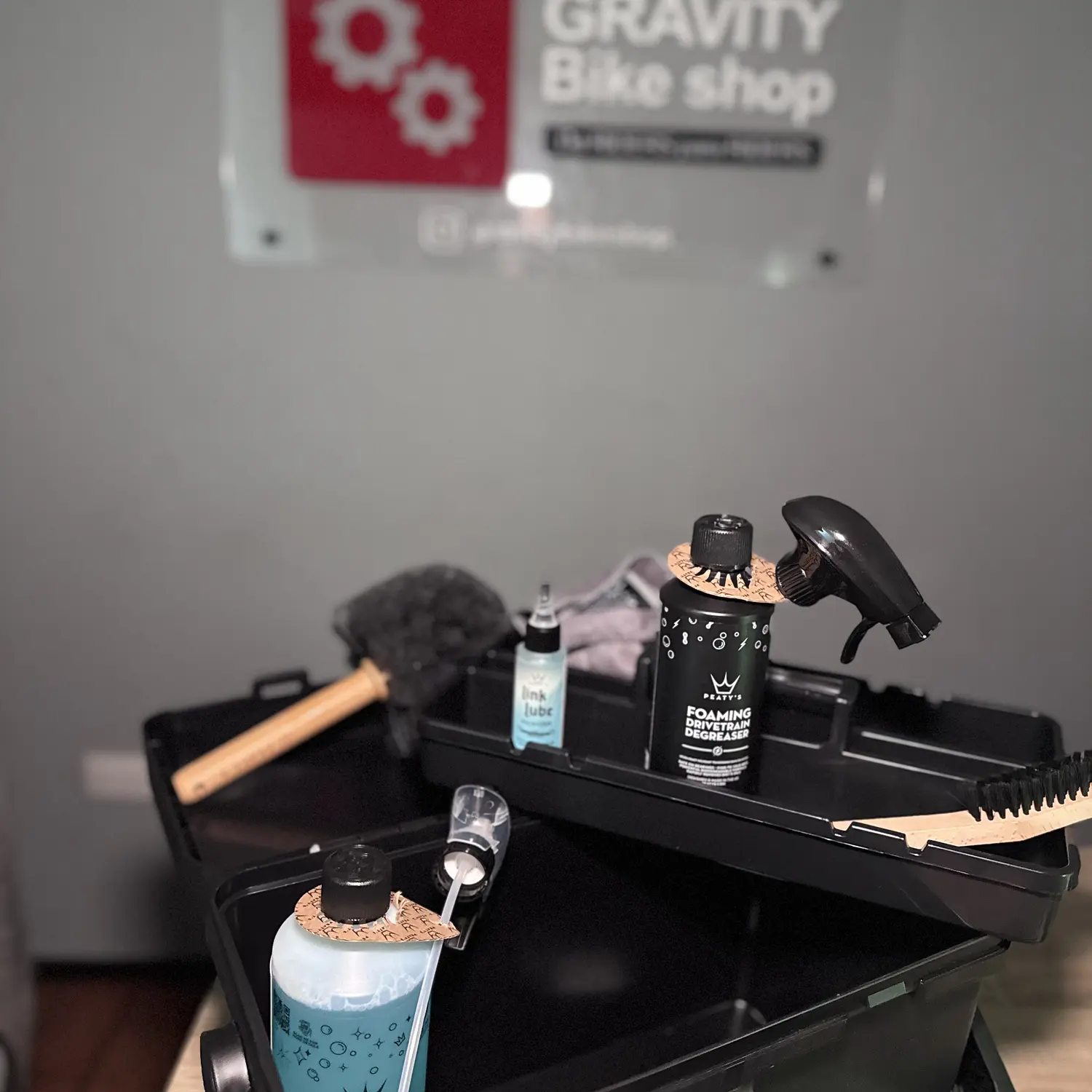 KIT DE LIMPIEZA PEATYS - Espuma, Desengrasante, Lubricante, Cepillos y Toalla 1