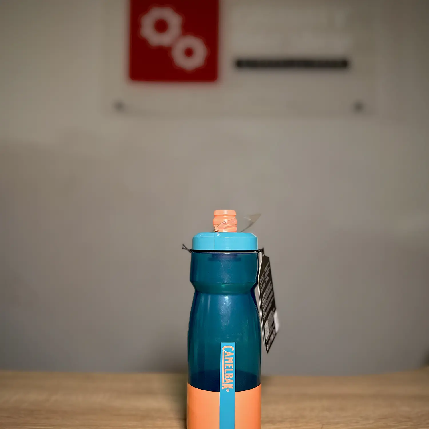 BOTELLA CAMELBAK PODIUM - 710 ml Celeste / Rosa 1