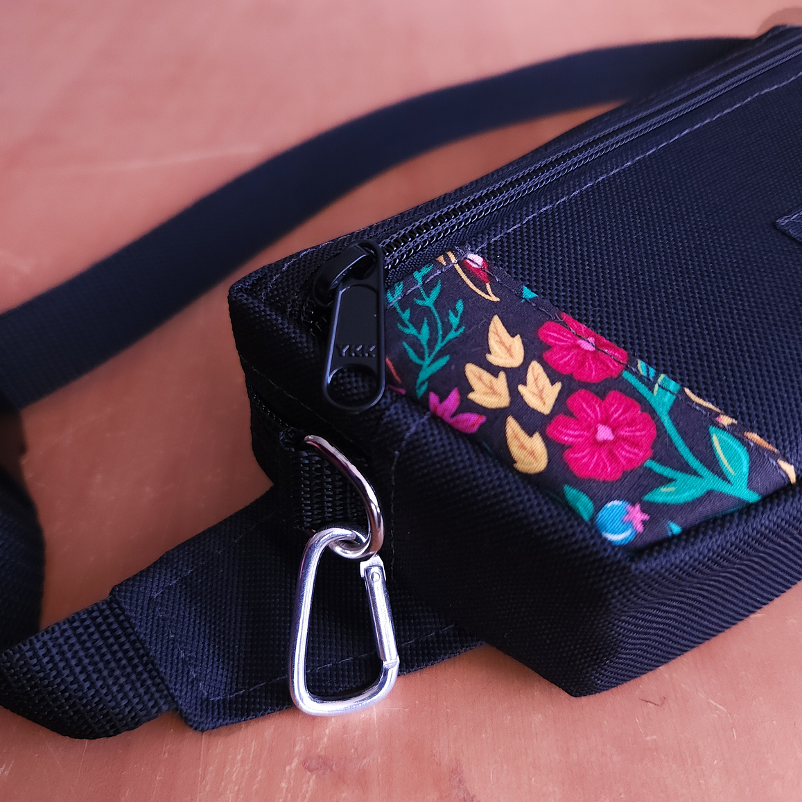 Banano Luna Flores rojas 1 2