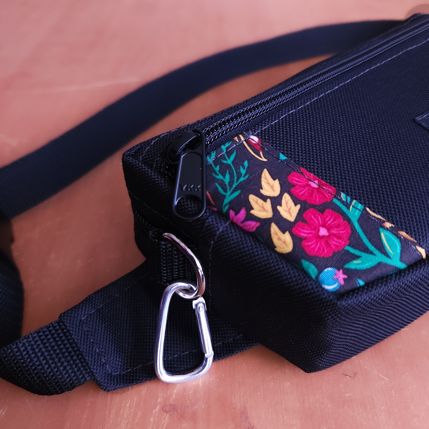 Banano Luna Flores rojas 1 2