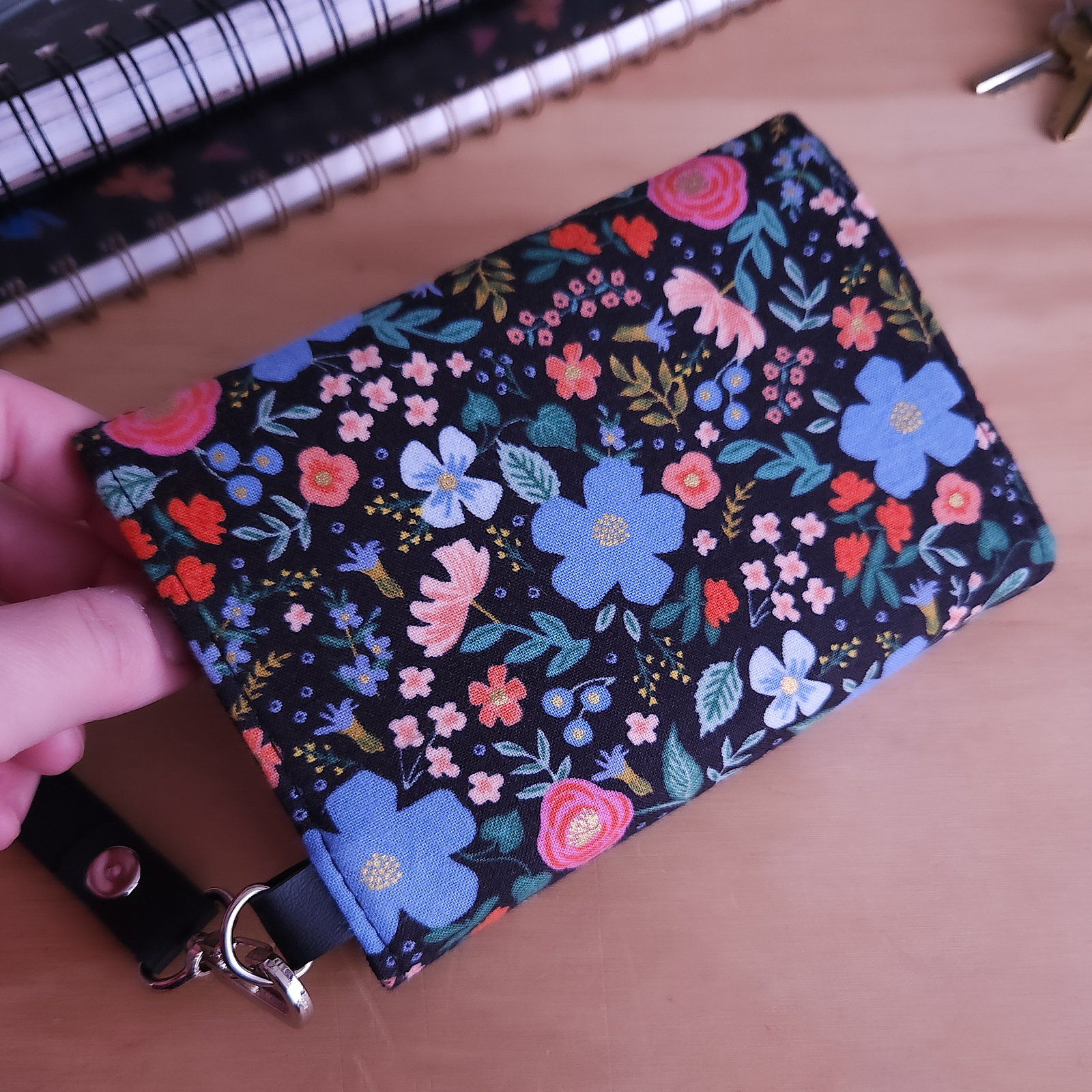 Billetera M Flores gold