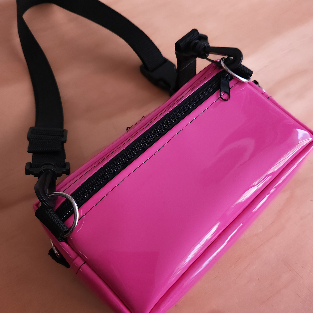 Bolso Banano S charol rosado 3