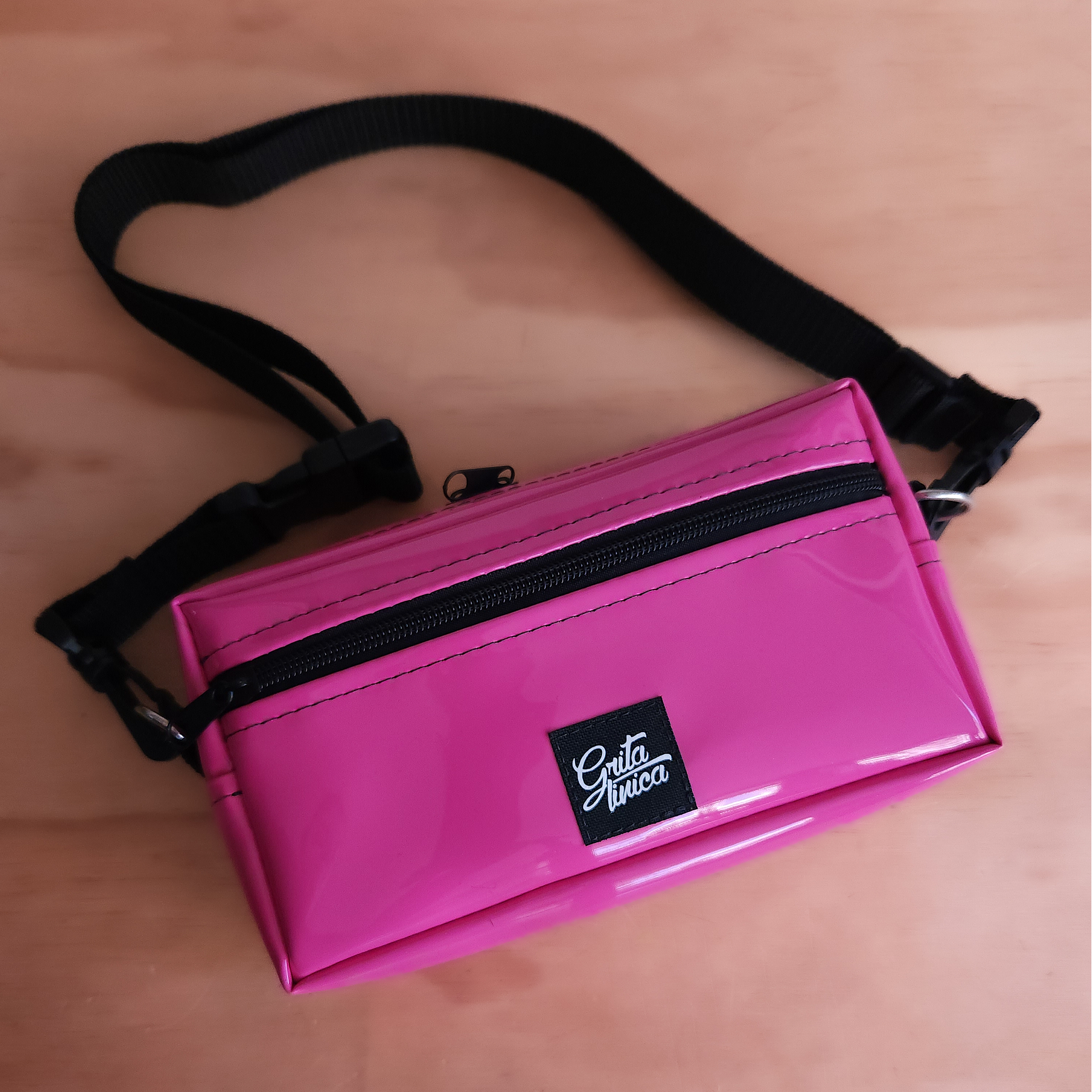 Bolso Banano S charol rosado 1