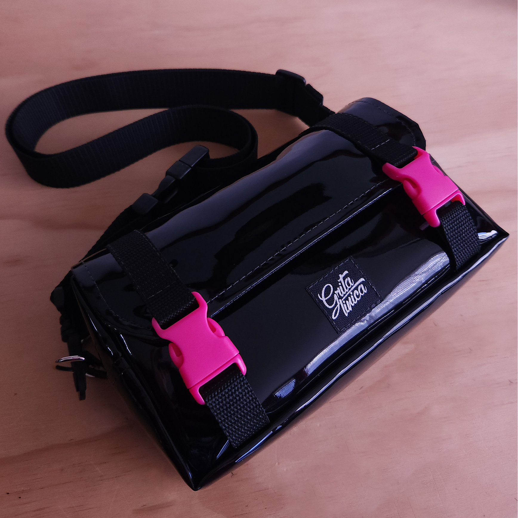 Bolso/Banano Charol fucsia 1