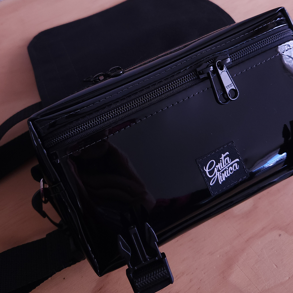 Bolso/Banano Charol negro 2