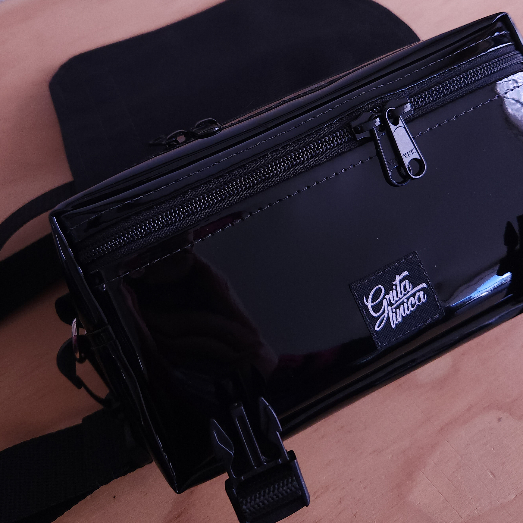 Bolso/Banano Charol negro 2