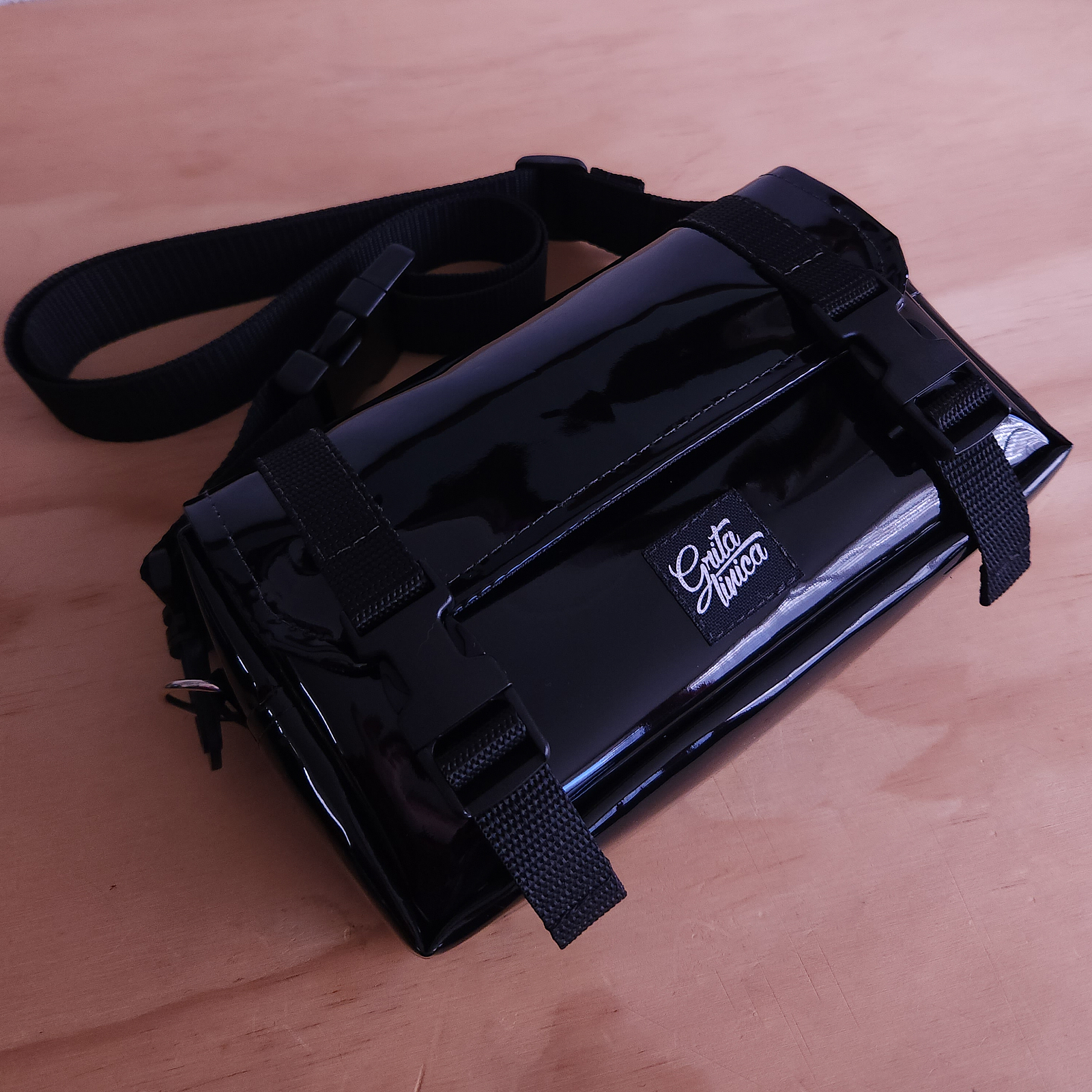 Bolso/Banano Charol negro