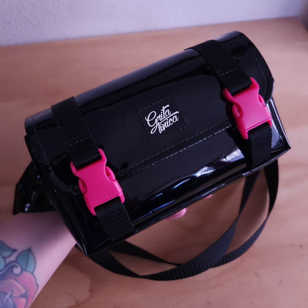 Banano B Charol fucsia 2