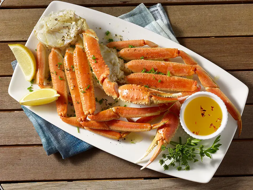 Fresh Cooked Snow Crab Clusters 3