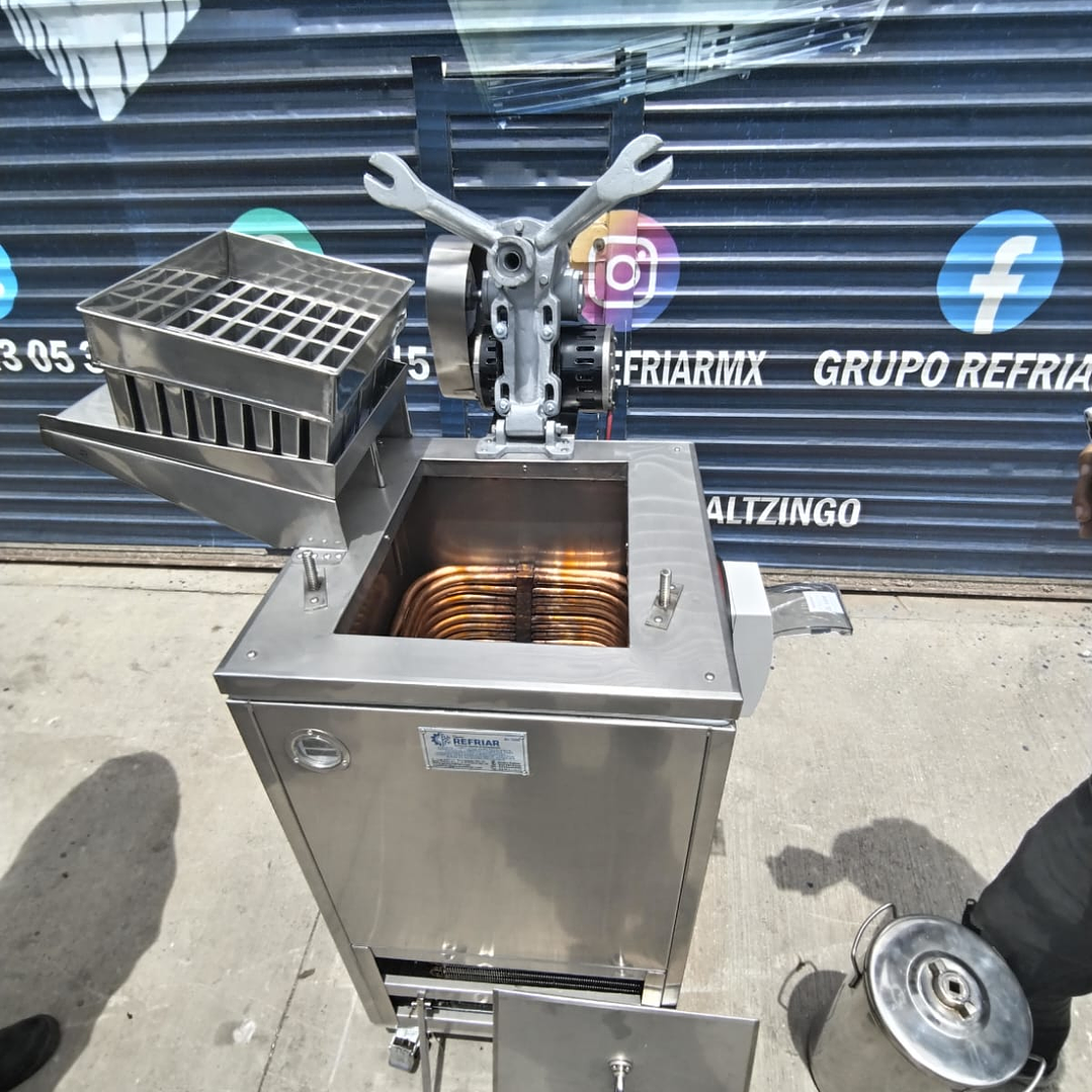 NEVERA 3N1 REFORZADA PARA 14 LITROS 2