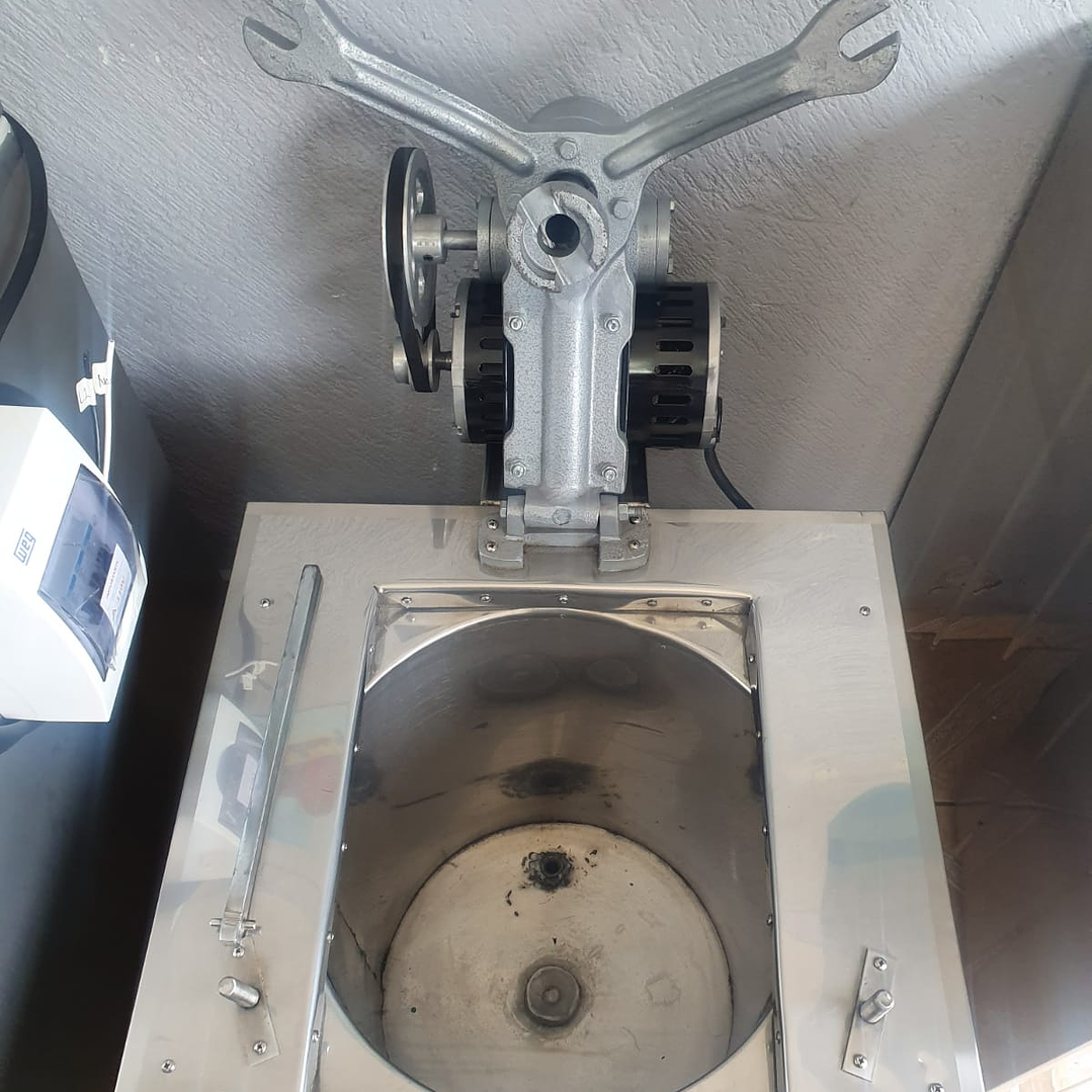 NEVERA HIELO Y SAL 14 LITROS 2