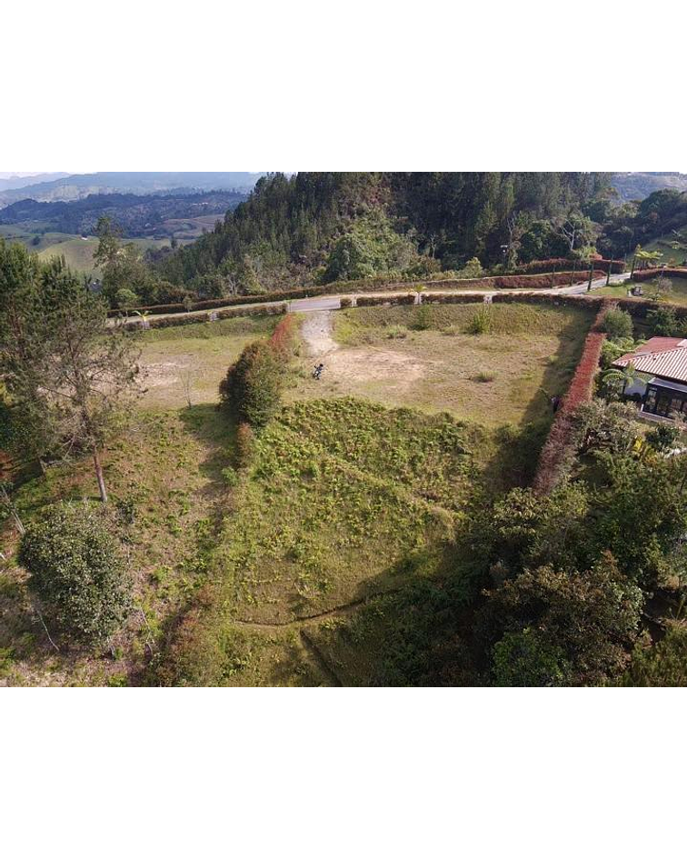 LOTE CON VISTA EN EL RETIRO