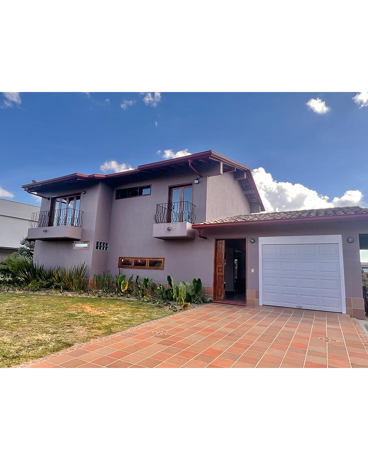 CASA EN EL ALTO DEL ESCOBERO