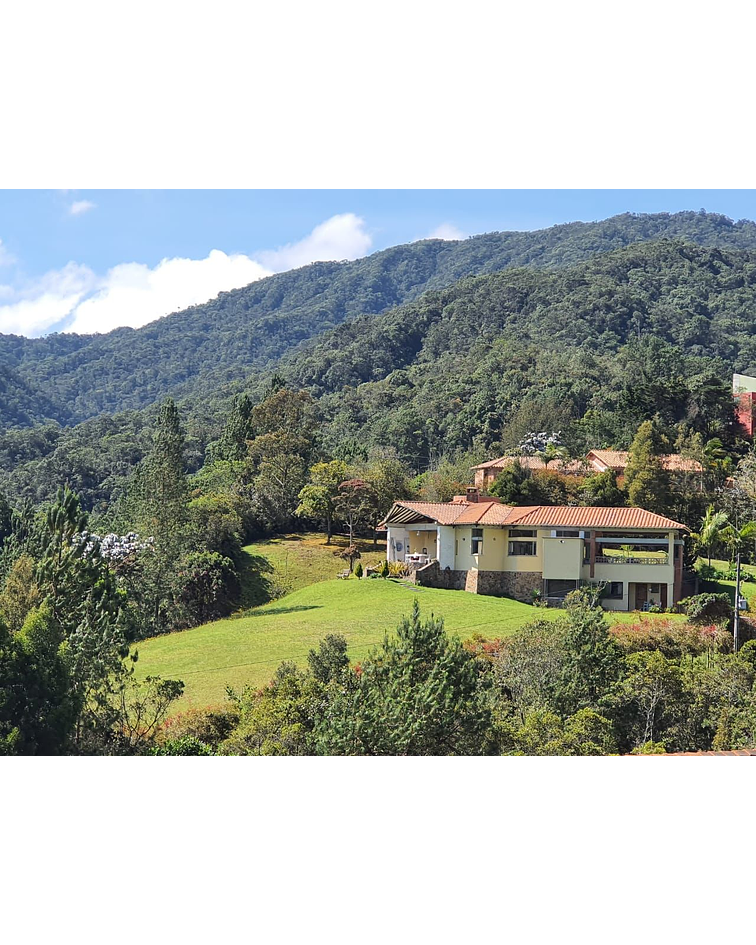 CASA EN EL ALTO ESCOBERO