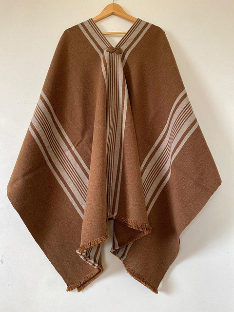 Poncho tradicional Camel Oscuro - Peinecillo Beige Claro.
