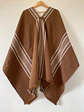 Poncho tradicional Camel Oscuro - Peinecillo Beige Claro. - Miniatura 1