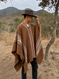 Poncho tradicional Camel Oscuro - Peinecillo Beige Claro. - Miniatura 2