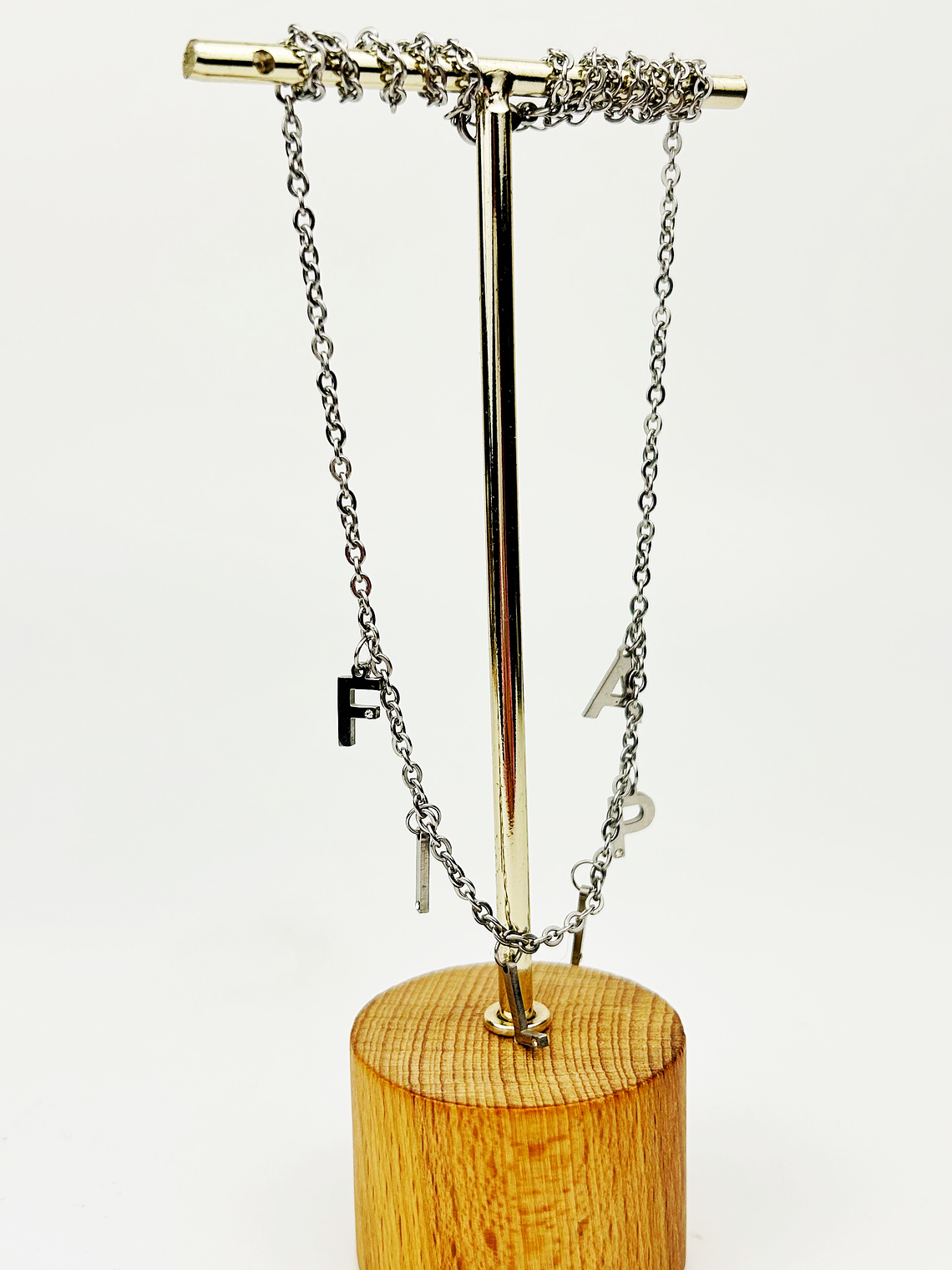 Colar Letra Simples 9