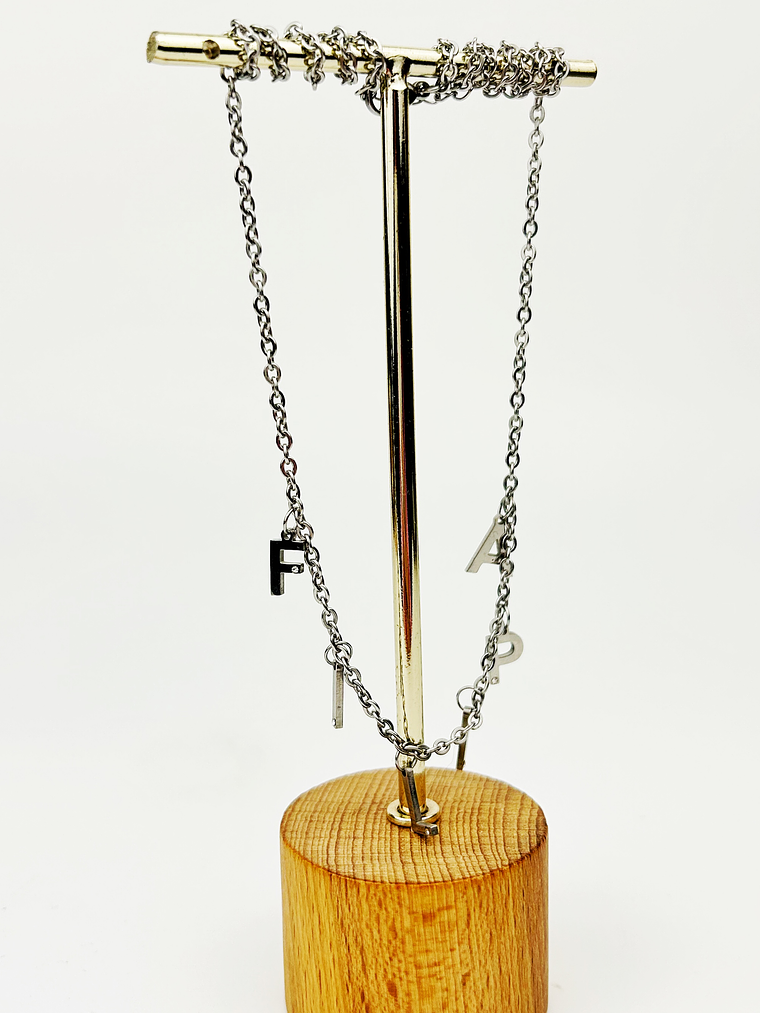 Colar Letra Simples 9