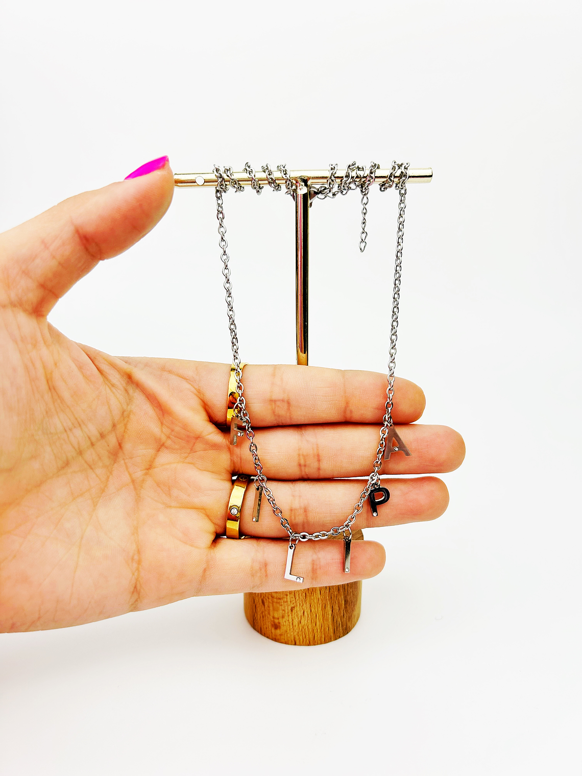 Colar Letra Simples 7