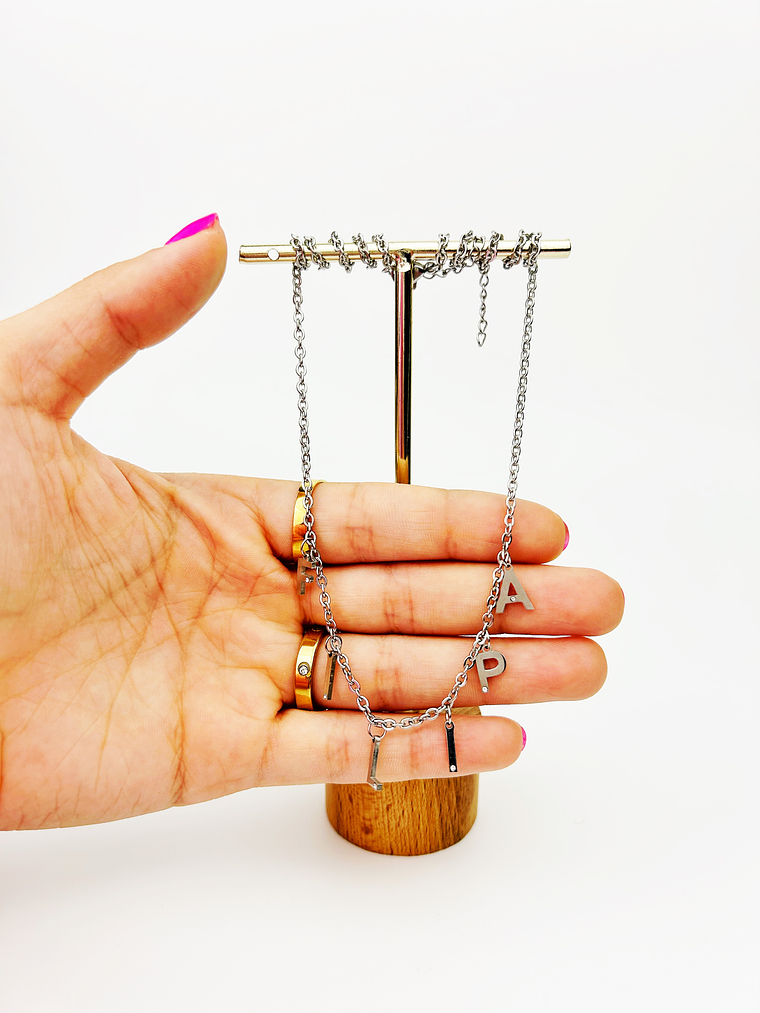 Colar Letra Simples 8